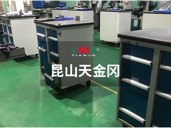 工具柜廠家哪個好，天金岡18年始終秉承綠色環(huán)保理念！
