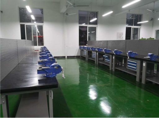 天金岡重型鉗工修模桌--客戶場景