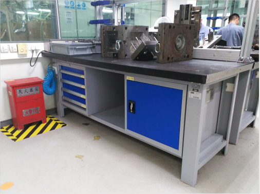 天金岡鋼木鉗工桌--客戶場(chǎng)景